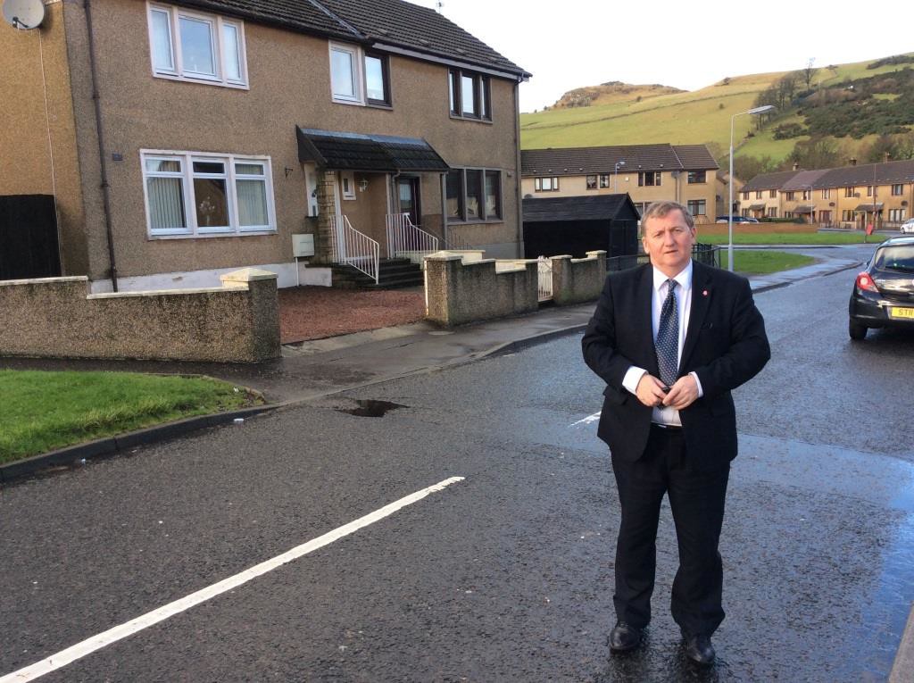 Alex Rowley in Kirktoun Ballingry calling for a solution